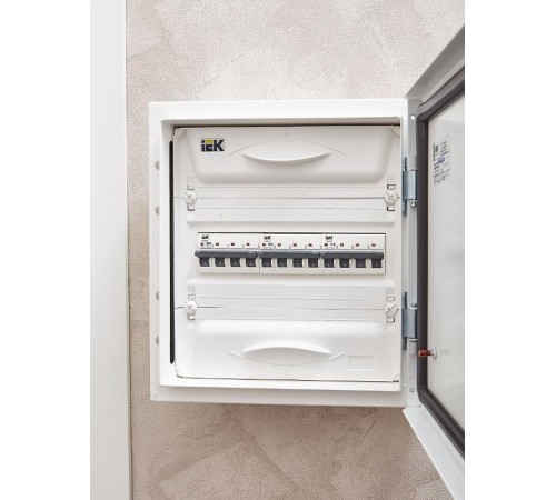 Выключатель автоматический четырехполюсный M06N 4P C 16А 6кА ARMAT  AR-M06N-4-C016  IEK