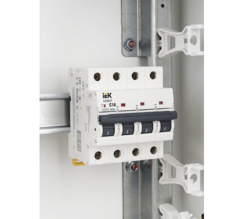 Выключатель автоматический четырехполюсный M06N 4P C 16А 6кА ARMAT  AR-M06N-4-C016  IEK