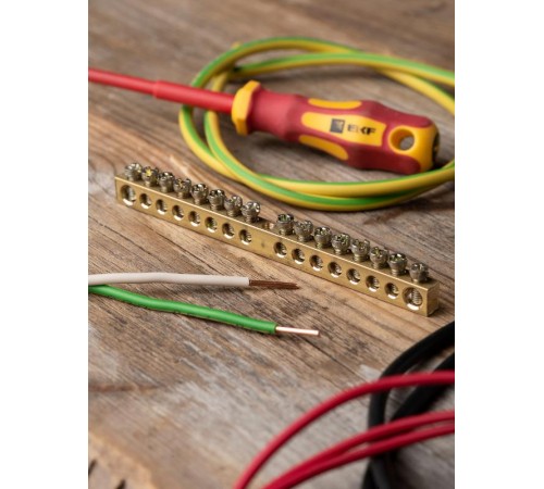 Шина PEN "ноль-земля" (6х9мм) 16 отверстий латунь крепеж по центру EKF PROxima  sn0-63-16  EKF