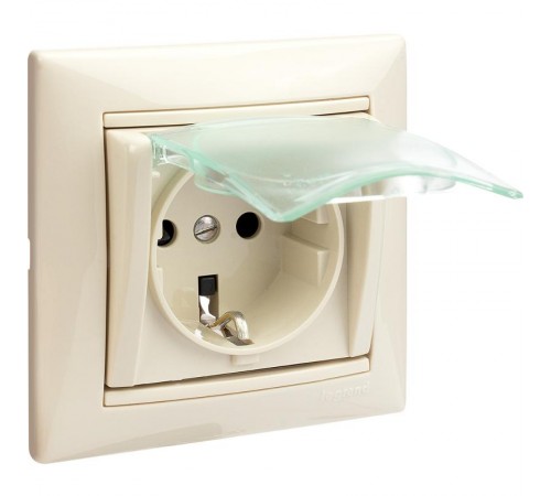 Valena Сл. кость Розетка 1-ая с/з с крышкой и защитными шторками IP44 (к простой рамке)  774120  Legrand