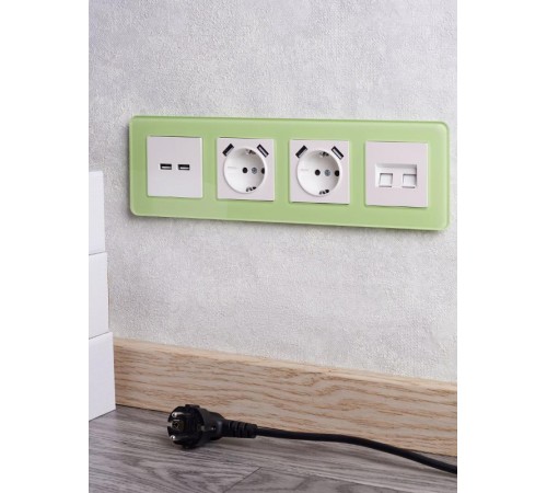 BRITE Розетка с заземлением со шторками 16А с USB A+A 3,1А РЮш10-2-БрЖ жемчужный  BR-R14-16-U21-D31-K36  IEK