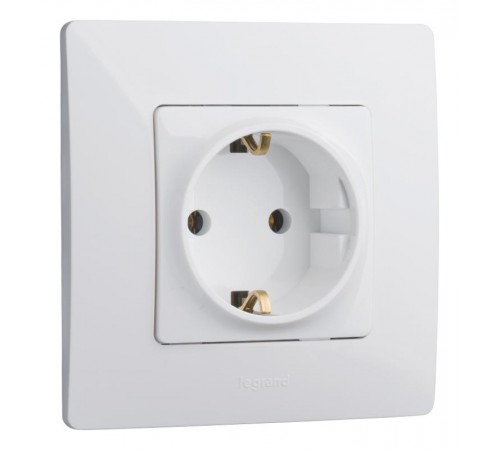 Etika Белый Розетка с заземлением, винтовые клеммы  672221  Legrand