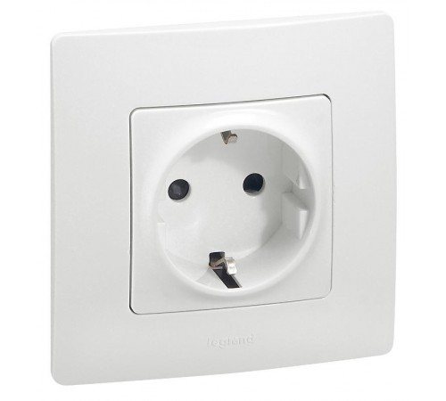 Etika Белый Розетка с заземлением, винтовые клеммы  672221  Legrand