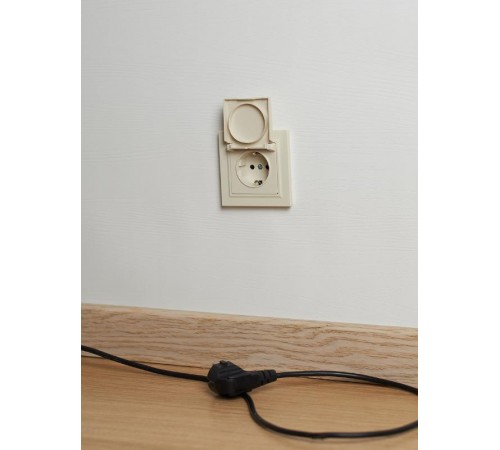 BRITE Розетка с заземлением со шторками с кр. 16А IP44 РСбш10-3-44-БрКр бежевый  BR-R16-16-44-K10  IEK