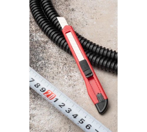 Нож с сегментированным лезвием 9 мм НСМ-10 Master  ncm-10-ms  EKF