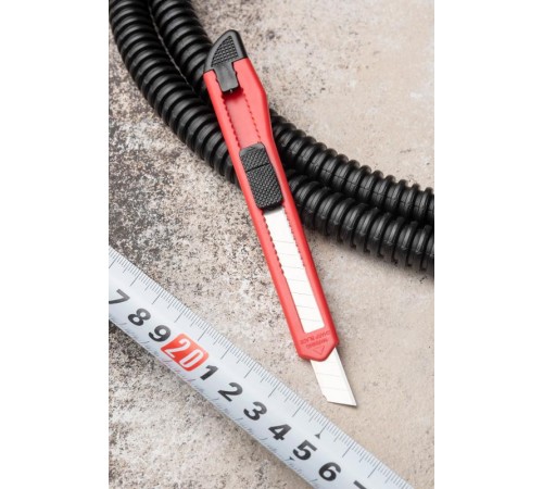 Нож с сегментированным лезвием 9 мм НСМ-10 Master  ncm-10-ms  EKF