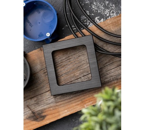 Стокгольм Рамка 1-местная металлическая черная PROxima  EZM-G-302-10  EKF