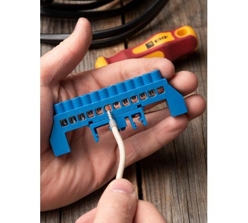 Шина "0" N 63.12 нейлоновый корпус на DIN-рейку (латунь) синий EKF PROxima  sn0-63-12-dn  EKF