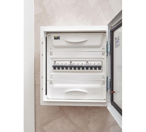 Выключатель автоматический четырехполюсный M06N 4P C 63А 6кА ARMAT  AR-M06N-4-C063  IEK