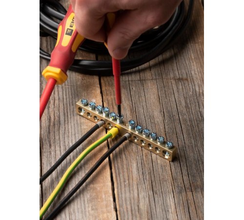 Шина "0" (8х12мм.) 125А 12 отверстий крепеж по центру латунь EKF PROxima  sn0-125-12-c  EKF