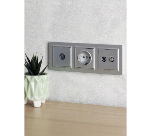 BRITE Рамка 3-ая РУ-3-БрА алюминий  BR-M32-K47  IEK