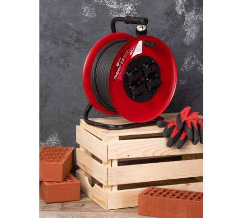 Удлинитель на катушке "Гефест 2.0" 4 гнезда 40м с заземлением и предохранителем КГ 3*2,5 16А/3,5кВт IP44 PROxima  UKG02-16-R325-4-40-IP44  EKF