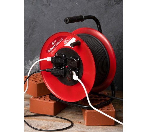 Удлинитель на катушке "Гефест 2.0" 4 гнезда 40м с заземлением и предохранителем КГ 3*2,5 16А/3,5кВт IP44 PROxima  UKG02-16-R325-4-40-IP44  EKF