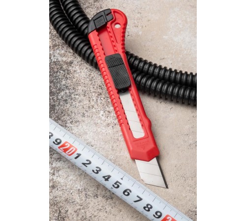 Нож с сегментированным лезвием 18 мм НСМ-20 Master  ncm-20-ms  EKF