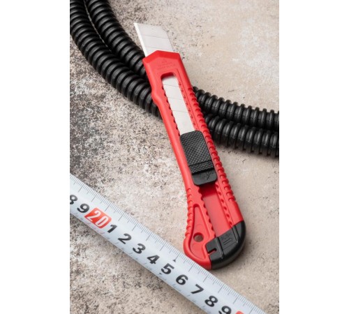 Нож с сегментированным лезвием 18 мм НСМ-20 Master  ncm-20-ms  EKF