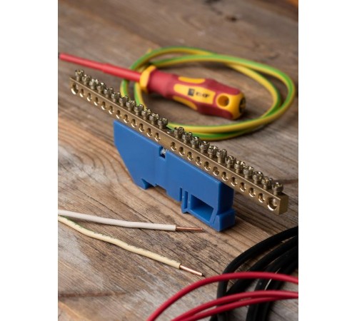 Шина "0" N (6х9мм) 24 отверстия латунь синий изолятор на DIN-рейку EKF PROxima  sn0-63-24-d  EKF