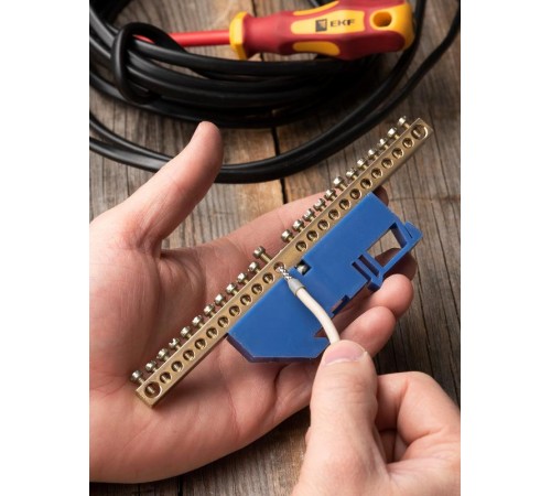 Шина "0" N (6х9мм) 24 отверстия латунь синий изолятор на DIN-рейку EKF PROxima  sn0-63-24-d  EKF