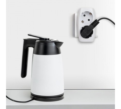 Тройник SP-2e-W  2гн, с заземл, со шторками (белый) (10/60/1440) C0045528  ЭРА