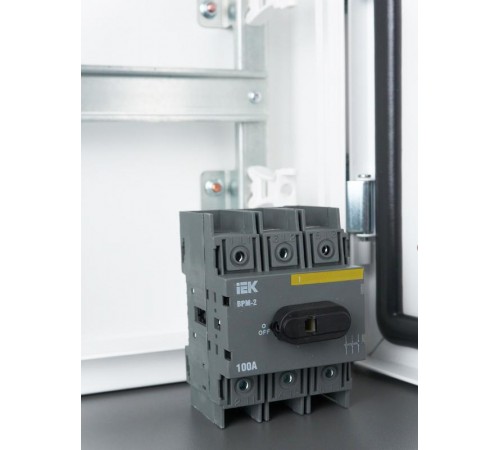 Выключатель-разъединитель модульный ВРМ-2 3P 100А  MVR20-3-100  IEK