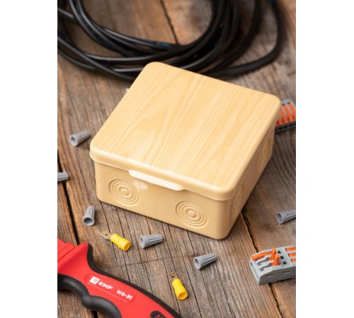 Коробка распределительная КМР-030-034 пылевлагозащищенная без мембранных вводов (105х105х50) светлое дерево EKF PROxima  plc-kmr-030-034-s  EKF