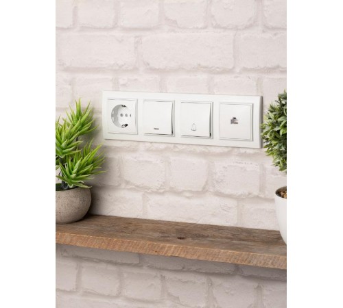 Минск Рамка 4-местная горизонтальная белая EKF  Basic  ERM-G-304-10  EKF