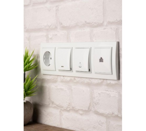 Минск Рамка 4-местная горизонтальная белая EKF  Basic  ERM-G-304-10  EKF