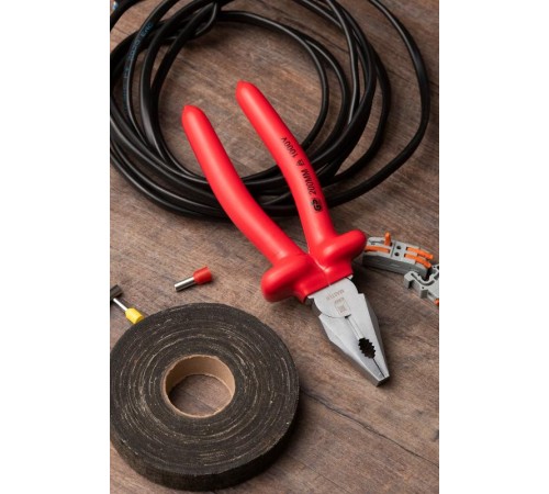 Пассатижи Master 200 мм 1000В EKF Basic    pas-200-mas-in   EKF 