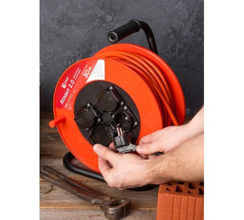 Удлинитель на катушке "Атлант 2.0" 4 гнезда 30м с заземлением КГ 3*1,5 16А/3,5кВт IP44 PROxima  UKA02-16-315R-4-30-IP44  EKF