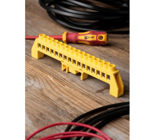 Шина "0" РЕ (8х12мм) 16 отверстий латунь желтый нейлоновый корпус комбинированный EKF PROximasn0-125-16-dpeEKF