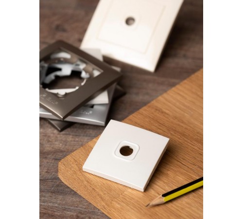 Валенсия лицевая панель розетки TV 1-местная 75Ом 5-862МГц жемчуг EKF PROxima   ESA00-L-027-50   EKF