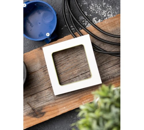 Стокгольм Рамка 1-местная белая с линией цвета зеленый PROxima  EXM-G-302-20  EKF