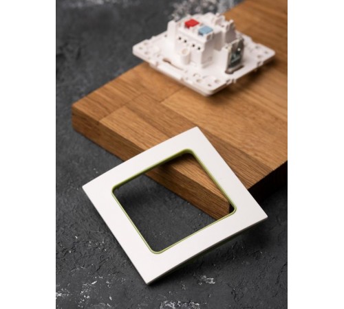 Стокгольм Рамка 1-местная белая с линией цвета зеленый PROxima  EXM-G-302-20  EKF