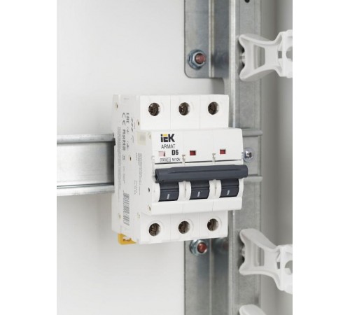 Выключатель автоматический трехполюсный M10N 3P D 6А 10кА ARMAT  AR-M10N-3-D006  IEK