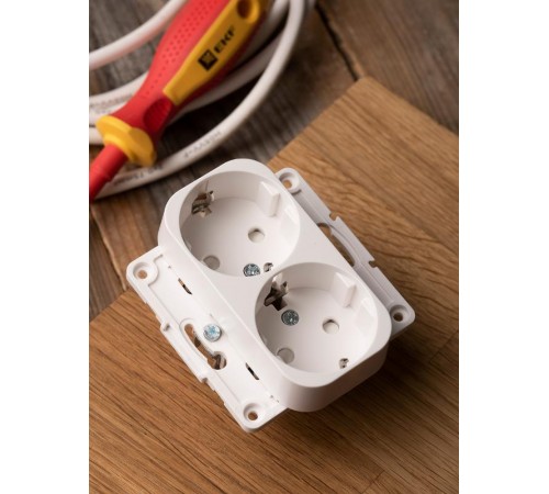 Стокгольм Механизм Розетки 2-местной с/з 16А белый с защ. штор. PROxima  EYR16-128-10  EKF