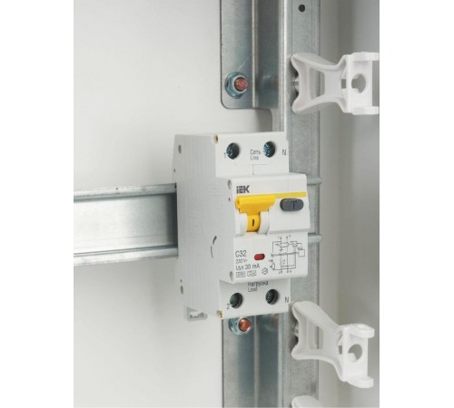 Выключатель автоматический дифференциального тока АВДТ 32 1п+N 32А C 30мА тип A  MAD22-5-032-C-30  IEK