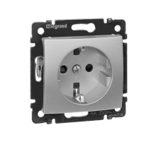 Valena Алюминий Розетка 1-ая с/з с защитными шторками  770121  Legrand