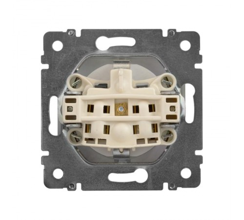 Valena Алюминий Розетка 1-ая с/з с защитными шторками  770121  Legrand