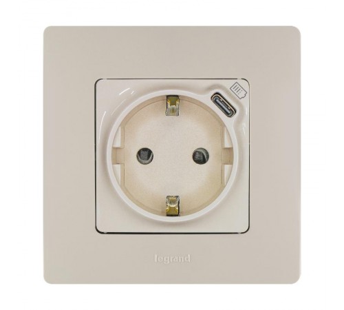 Розетка с заземлением с USB тип C - Legrand Etika - со шторками 16А 250В 1500мА 7,5Вт безвинтовые зажимы - слоновая кость  672388  Legrand