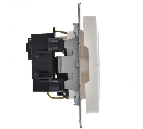 BRITE Розетка с заземлением со шторками 16А РС14-1-0-БрБ белый  BR-R14-16-K01-PRO  IEK