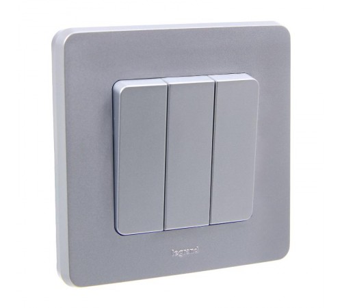 Inspiria Алюминий Выключатель 3-клавишный 10АХ 250В винтовые зажимы  673542  Legrand