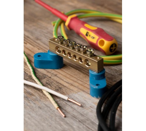 Шина "0" N (8х12мм) 6 отверстий латунь 2 синих угловых изолятора EKF PROxima  sn0-125-06-2  EKF