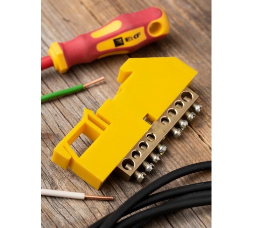 Шина "0" N (6х9мм) 8 отверстий латунь желтый изолятор на DIN-рейку EKF PROxima  sn0-63-08-dz  EKF