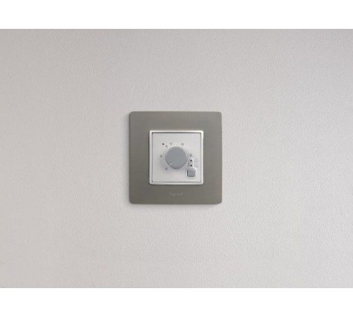 Etika Белый Регулятор теплого пола  672230  Legrand