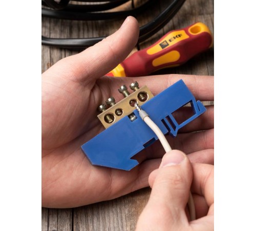 Шина "0" N (8х12мм) 4 отверстия латунь синий изолятор на DIN-рейку EKF  PROxima  sn0-125-4-d  EKF