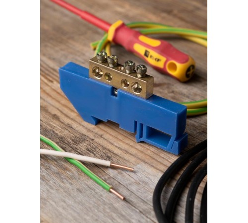 Шина "0" N (8х12мм) 4 отверстия латунь синий изолятор на DIN-рейку EKF  PROxima  sn0-125-4-d  EKF