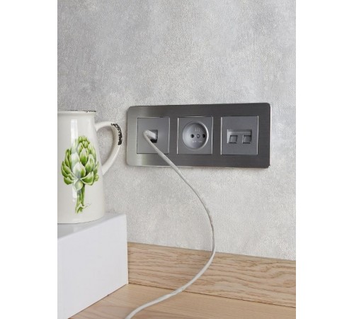 BRITE Рамка 3-ая РУ-3-1-Бр металл алюминий RE AL  BR-M32-M-21-K47  IEK