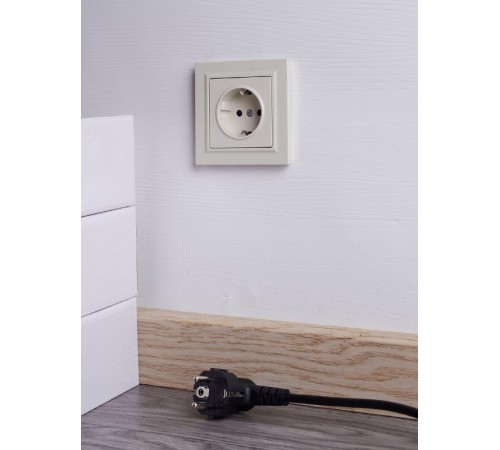 BRITE Розетка с заземлением со шторками 16А в сборе РСР14-1-0-БрКр бежевый  BR-R14-16-K10-F  IEK