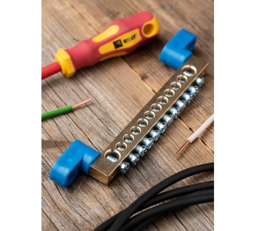 Шина "0" (8х12мм.) 125А  12 отверстий (2 изолятора стойка) латунь EKF PROxima  sn0-125-12-2  EKF