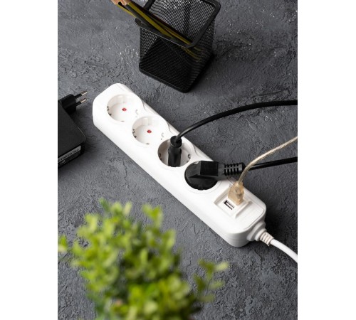 Удлинитель "Эксперт" 4 гнезда 2 метра 16А/3,5кВт с 2 USB 2,1А ПВС 3х1  UBA16-2USB-4-02i  EKF