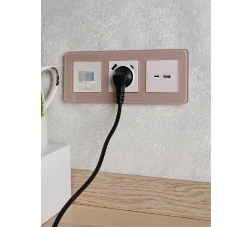 BRITE Розетка USB A+C 18Вт РЮ11-1-БрЖ жемчужный  BR-U22-018-K36  IEK